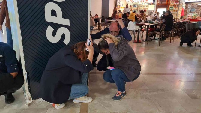 Tatbikatı Devam Ettirip Oteli Boşalttılar