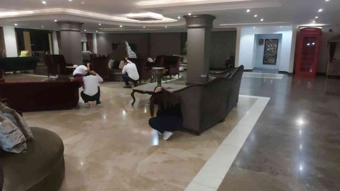 Tatbikatı Devam Ettirip Oteli Boşalttılar