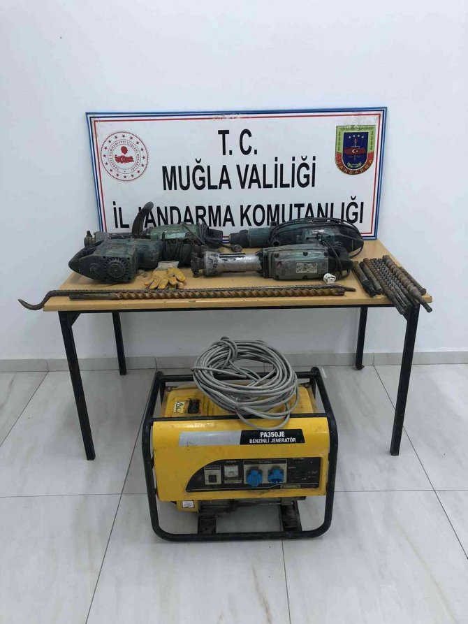 Hazine Avcıları Jandarmadan Kaçamadı