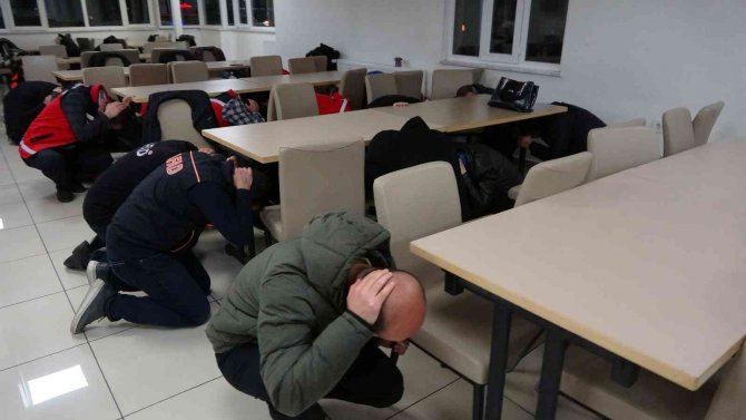 Muş’ta “Çök-kapan-tutun” Tatbikatı Gerçekleştirildi