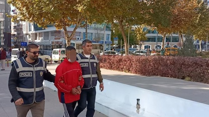 Polis Otomobil Hırsızlarını 80 Saatlik Kamera Kaydı İzleyerek Yakaladı