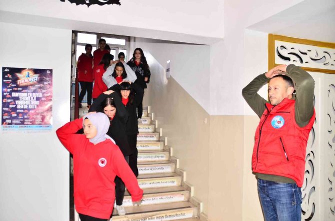 Samsun’da Okulda Deprem Tatbikatı
