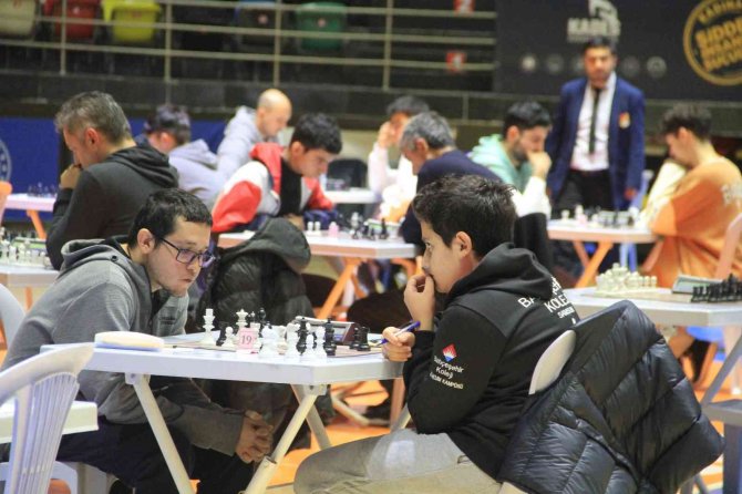 Tekkeköy’de Satranç Turnuvası Heyecanı
