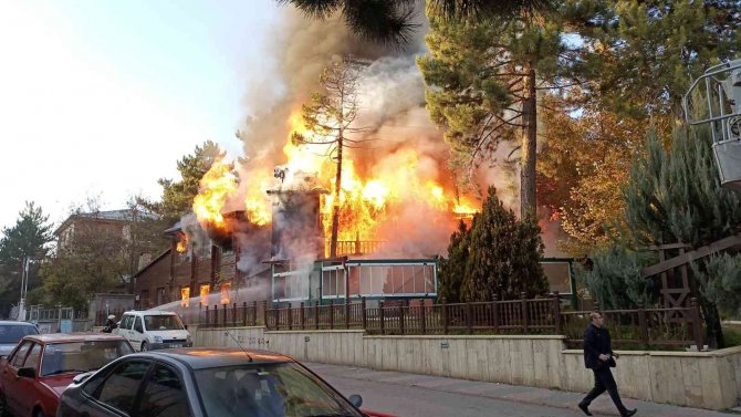 Sivas’ta Korkutan Yangın