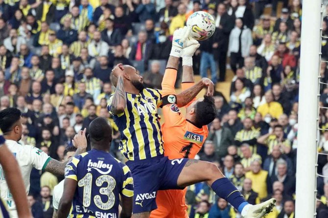 Spor Toto Süper Lig: Fenerbahçe: 1 - Giresunspor: 0 (İ̇lk Yarı)