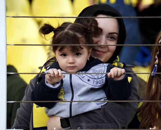 Spor Toto Süper Lig: Fenerbahçe: 0 - Giresunspor: 0 (Maç Devam Ediyor)