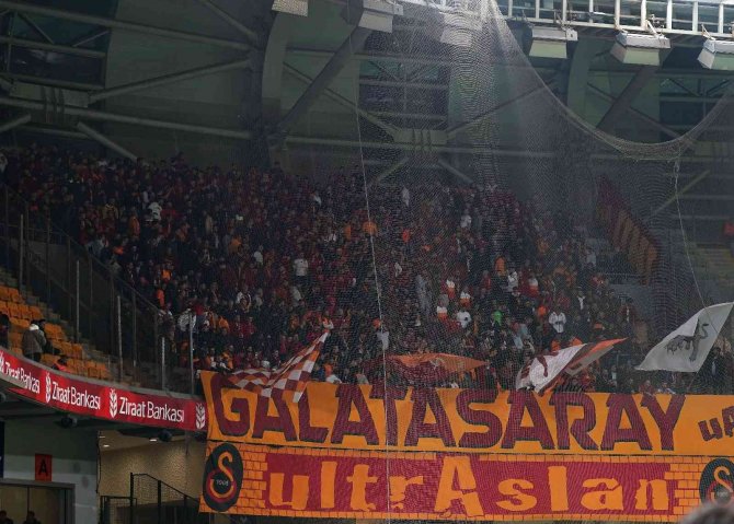 Spor Toto Süper Lig: Medipol Başakşehir: 0 - Galatasaray: 1 (Maç Devam Ediyor)