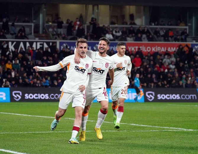 Spor Toto Süper Lig: Medipol Başakşehir: 0 - Galatasaray: 3 (İ̇lk Yarı)