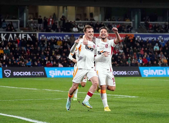 Spor Toto Süper Lig: Medipol Başakşehir: 0 - Galatasaray: 3 (İ̇lk Yarı)