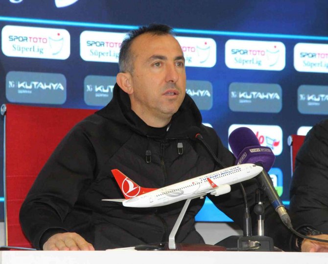 Recep Uçar: "Oyuncularımı Mücadelelerinden Dolayı Kutluyorum"