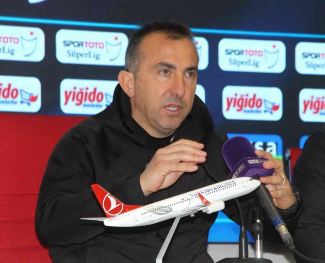 Recep Uçar: "Oyuncularımı Mücadelelerinden Dolayı Kutluyorum"