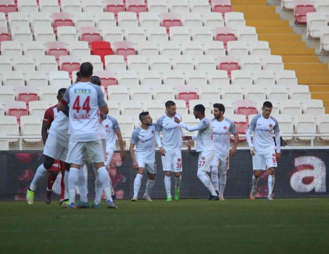 Spor Toto Süper Lig: Sivasspor: 2 - Ümraniyespor: 2 (Maç Sonucu)