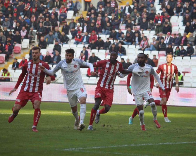 Spor Toto Süper Lig: Sivasspor: 2 - Ümraniyespor: 2 (Maç Sonucu)