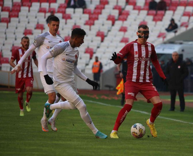 Spor Toto Süper Lig: Sivasspor: 1 - Ümraniyespor: 1 (İ̇lk Yarı)