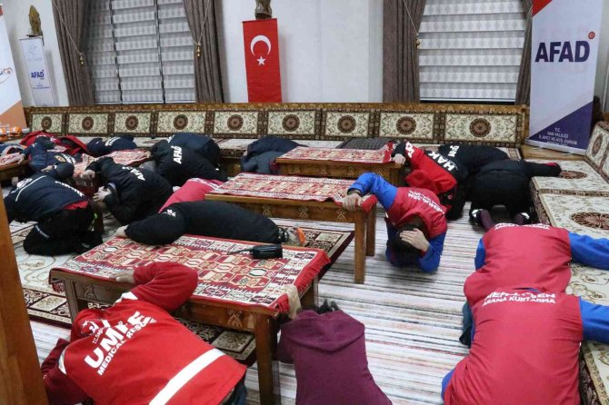 Van’da "Çök-kapan-tutun" Tatbikatı Gerçekleştirildi