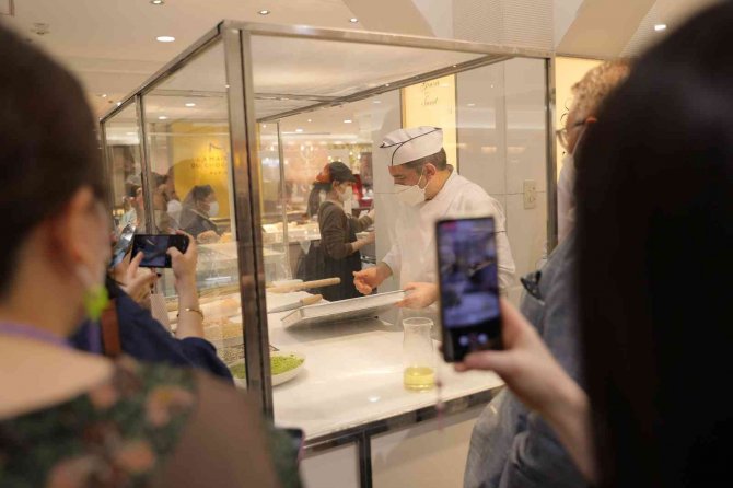 Türk Tatlısı Baklava Japonya’nın En Lüks Semtinde Görücüye Çıktı