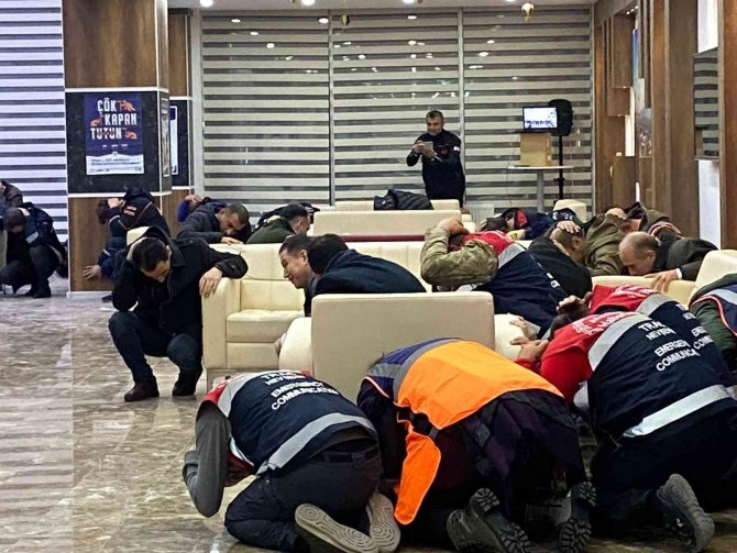 Nevşehir Valisi Becel: “Afetlere Hem Ruhen, Hem De Bilgi Açısından Hazır Olmalıyız”