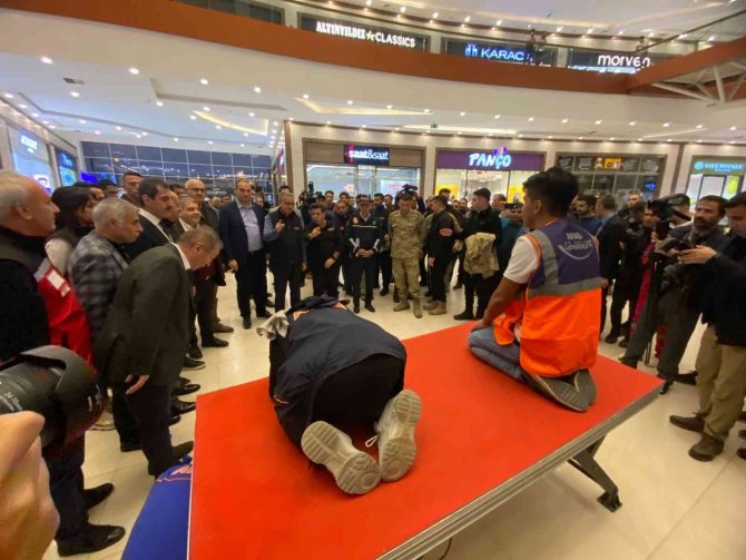 Diyarbakır’da "Çök-kapan-tutun" Deprem Tatbikatı Yapıldı