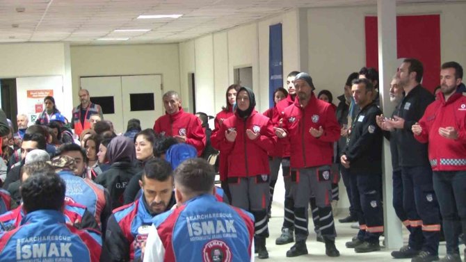 Afad Görevlileri “Çök-kapan-tutun” Tatbikatına Katıldı