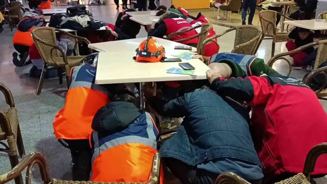 Protokol Üyeleri Tatbikata Uydu, Vatandaşlar İzledi