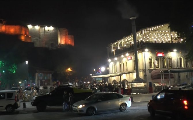 Gaziantepliler Tatbikat Sırasında Kebap Yemeye Devam Etti