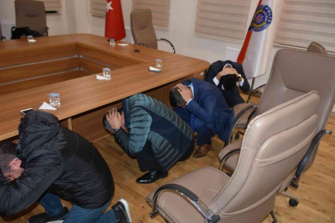 Tosya’da "Çök Kapan Tutun" Tatbikatı