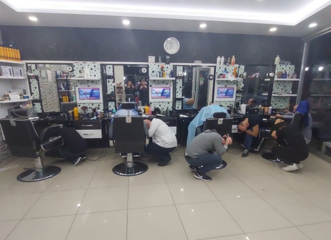 Tatbikat Tıraş Olurken Yakaladı