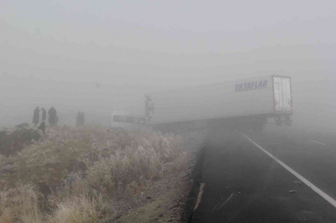 Van’da 3 Aracın Karıştığı Trafik Kazasında 1 Kişi Öldü, 1 Kişi De Yaralandı