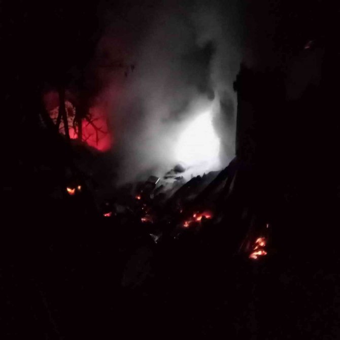 Tek Katlı Ev Kullanılamaz Hale Geldi