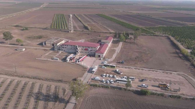 Buğday Tohumları Toprakla Buluşturuldu