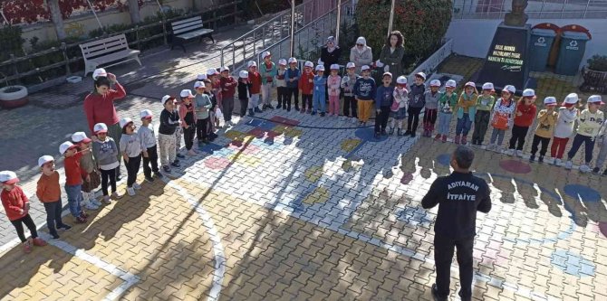 İ̇tfaiyecilerden, Minik Öğrencilere Yangın Eğitimi