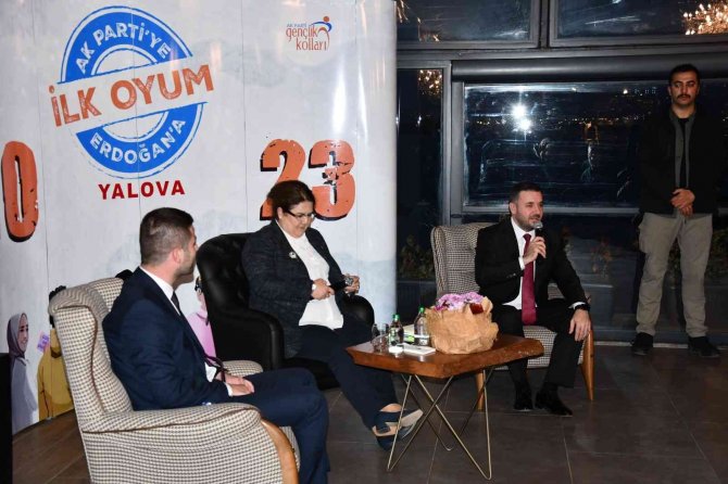 Bakan Yanık, Altınova’da Gençlerle Buluştu