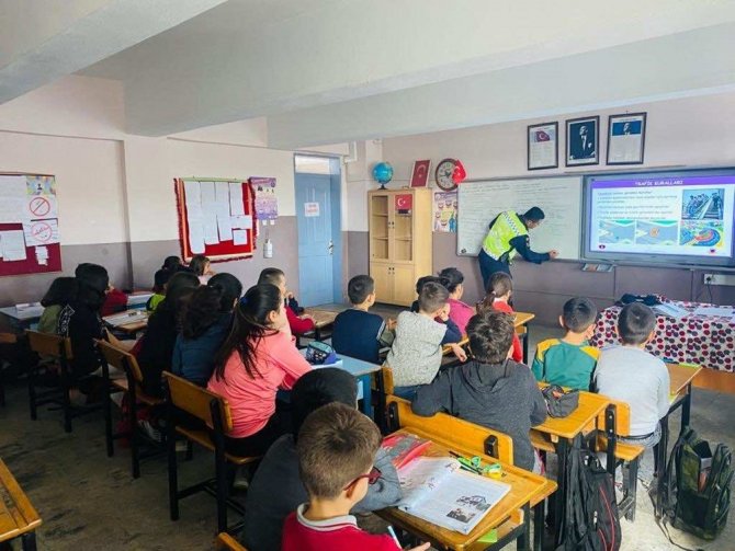 Jandarmadan Öğrencilere Trafik Eğitimi