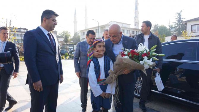 Bakan Kirişçi, Edirne Valiliği’ni Ziyaret Etti