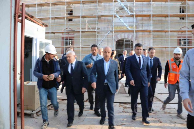 Bakan Kirişci, Restorasyonu Devam Eden Selimiye’de İncelemelerde Bulundu