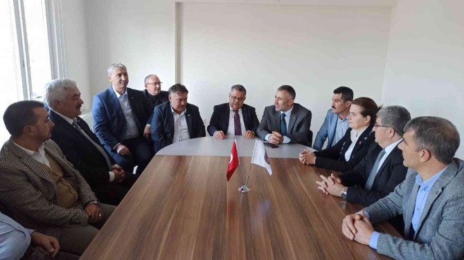 Başkan Yıldırım, Farklı Odalara Giderek Çalışmalar Hakkında Bilgiler Aldı