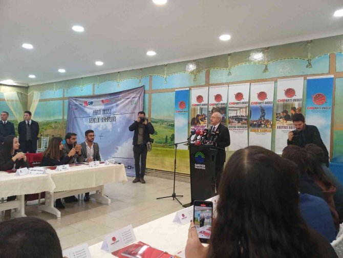 Chp Lideri Kılıçdaroğlu, Gençlerle Bir Araya Geldi