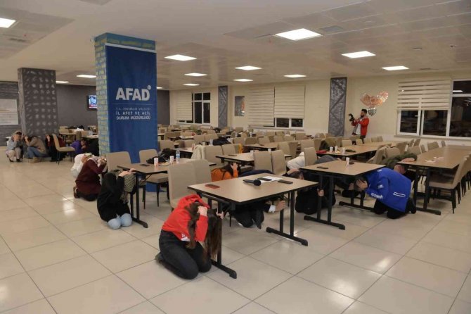 Erzurum’da ‘Çök-kapan-tutun’ Tatbikatı