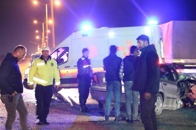 Kapıkule Yolunda Tır İle Çarpışan Otomobil Hurdaya Döndü: 1 Yaralı