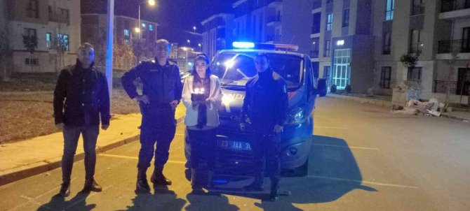 Kavga İhbarına Giden Jandarmaya Pastalı Kutlama