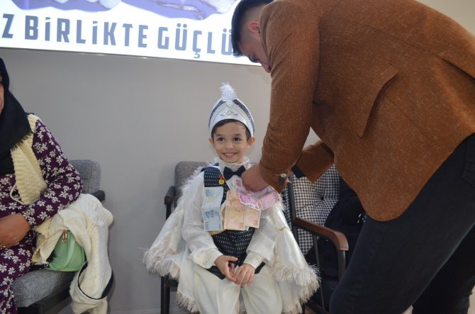 Yetim Ertuğrul’un Sünnet Hayali Gerçek Oldu