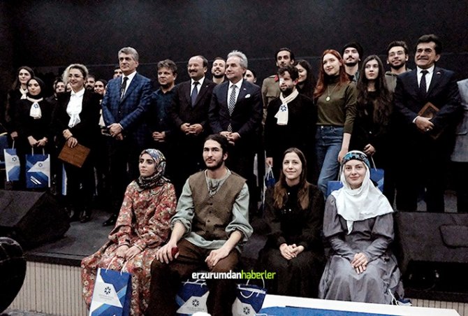 Göz Yaşartan Türküler Sahnelendi