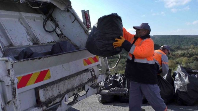 Eyüpsultan’da Göl Kenarından 1 Buçuk Ton Çöp Toplandı