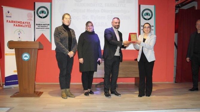 İ̇nternet Ve Teknolojinin Olumsuz Etkilerine Dikkat