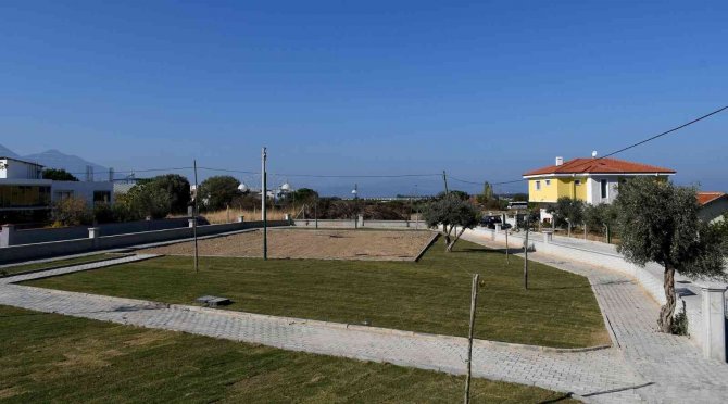 Kuşadası Belediyesi Sanatla Yeşilli Birleştiriyor