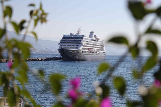 526 Yolculu Kruvaziyer Alanya Limanına Demir Attı