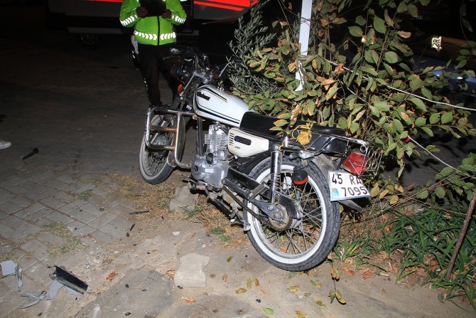 Otomobil İle Motosiklet Çarpıştı: 1’i Ağır 2 Yaralı