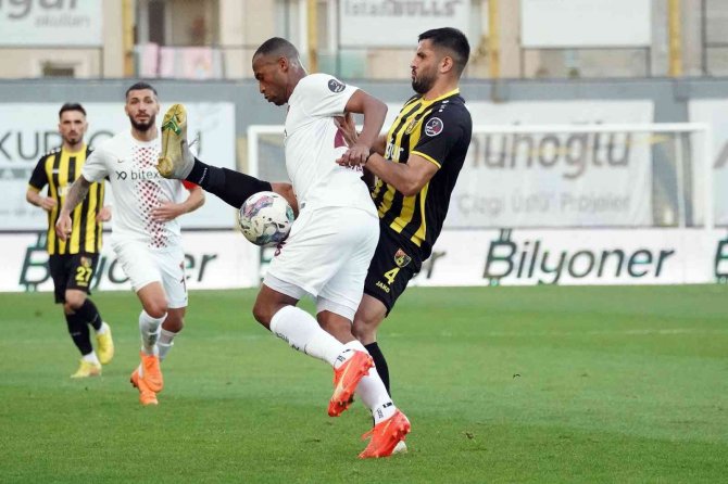 Spor Toto Süper Lig: İ̇stanbulspor: 0 - Hatayspor: 1 (İ̇lk Yarı)