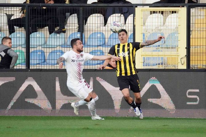 Spor Toto Süper Lig: İ̇stanbulspor: 0 - Hatayspor: 1 (İ̇lk Yarı)