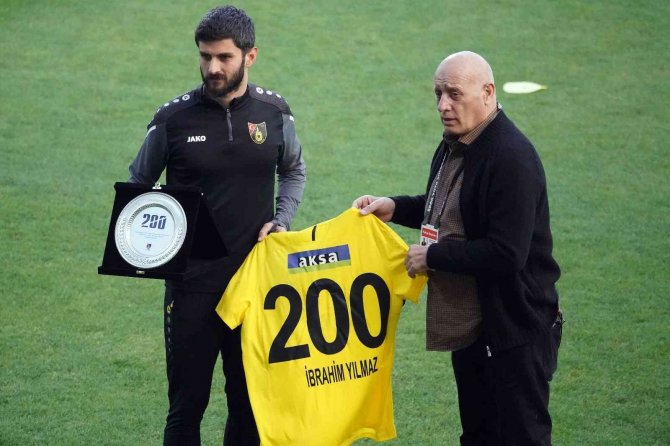 Spor Toto Süper Lig: İ̇stanbulspor: 0 - Hatayspor: 1 (Maç Devam Ediyor)